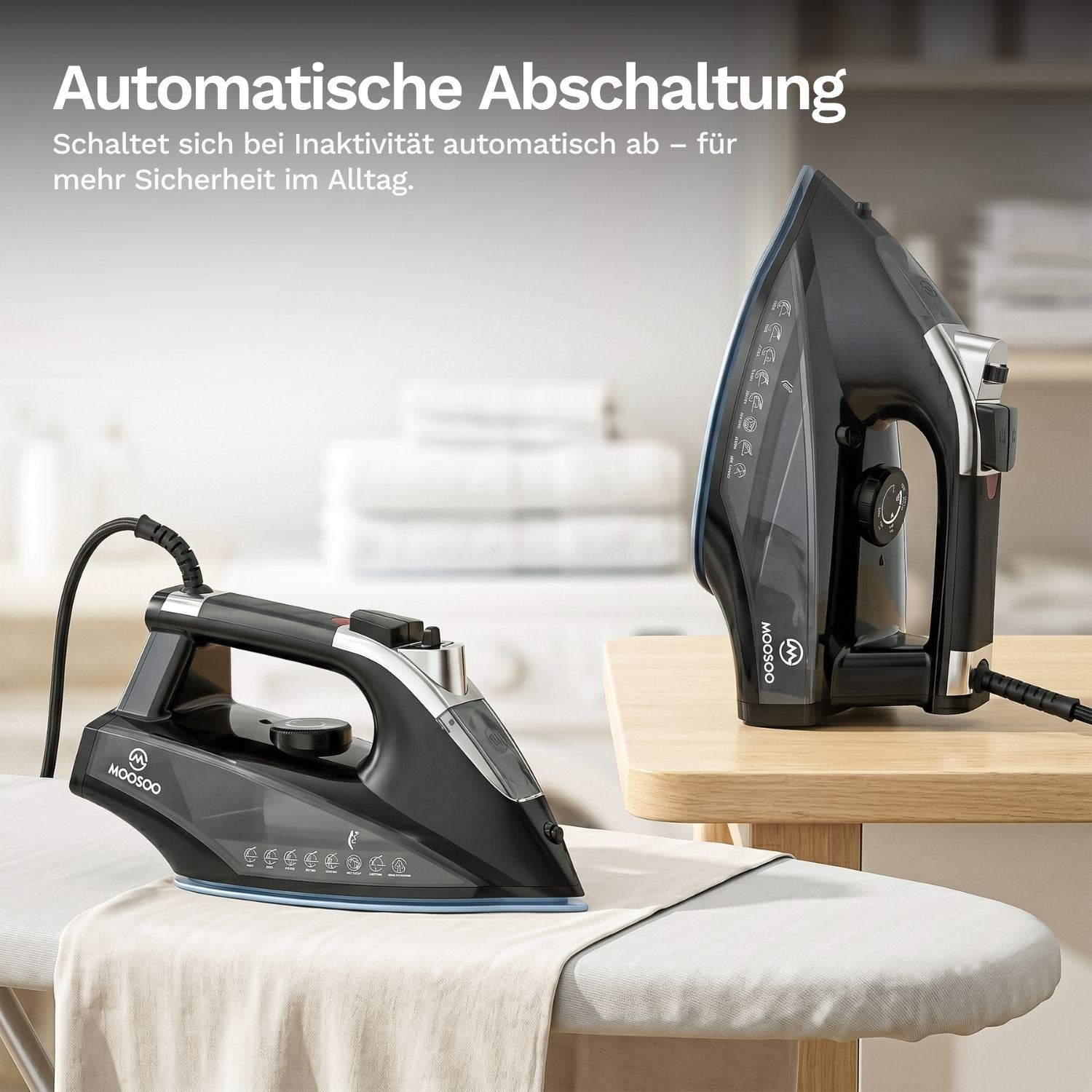 Dampfbügeleisen auf Tisch, Seitenansicht mit Kabelanschluss und Dampföffnung